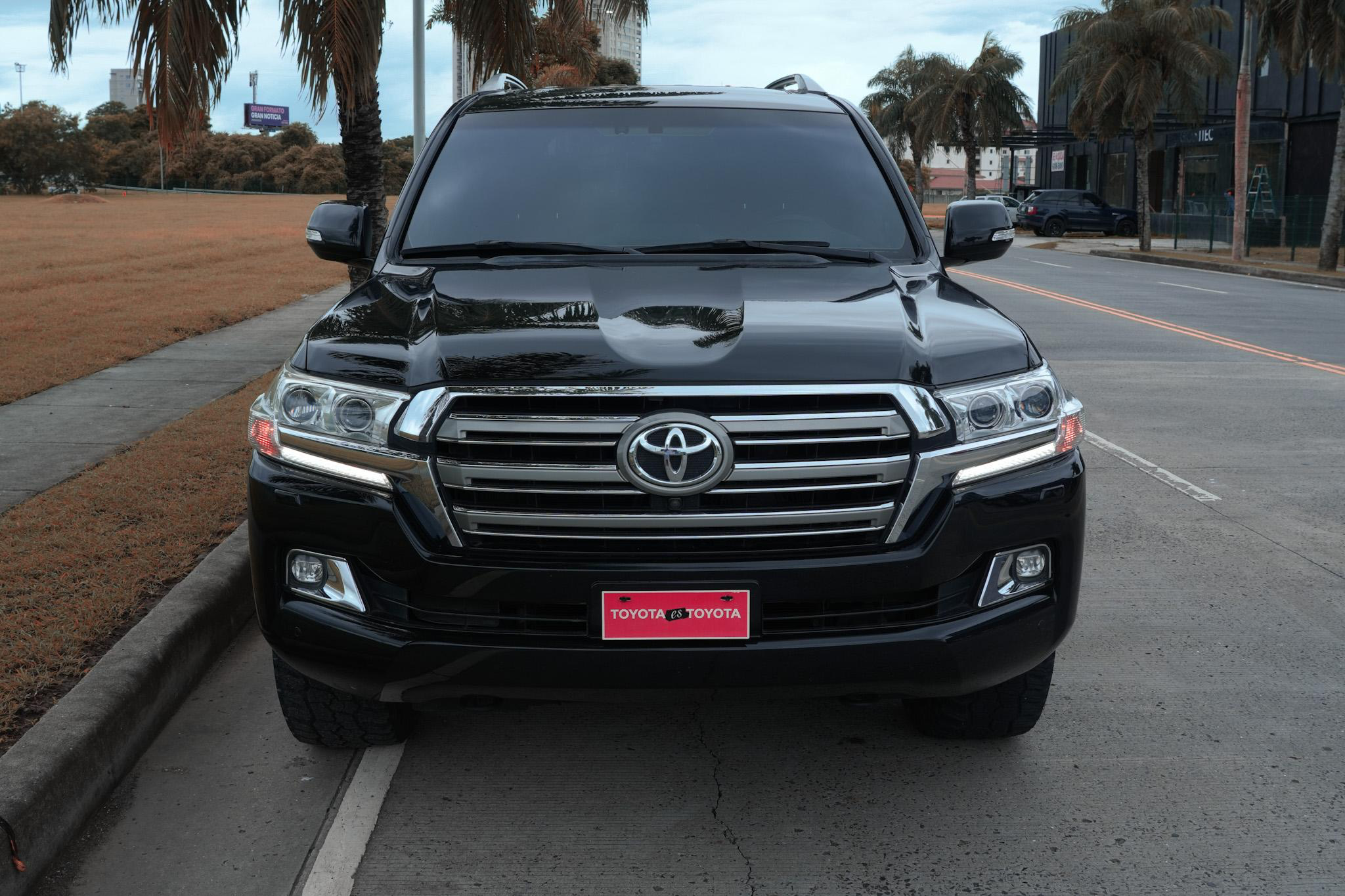 Toyota Land Cruiser 200 VX