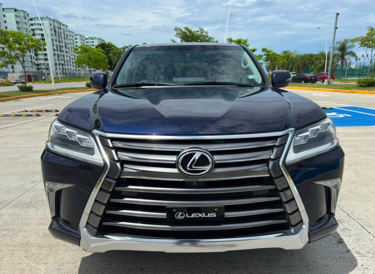 Lexus LX570